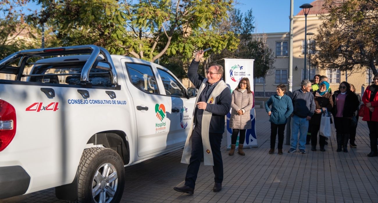 Mesa CAT entrega camioneta al hospital de Andacollo