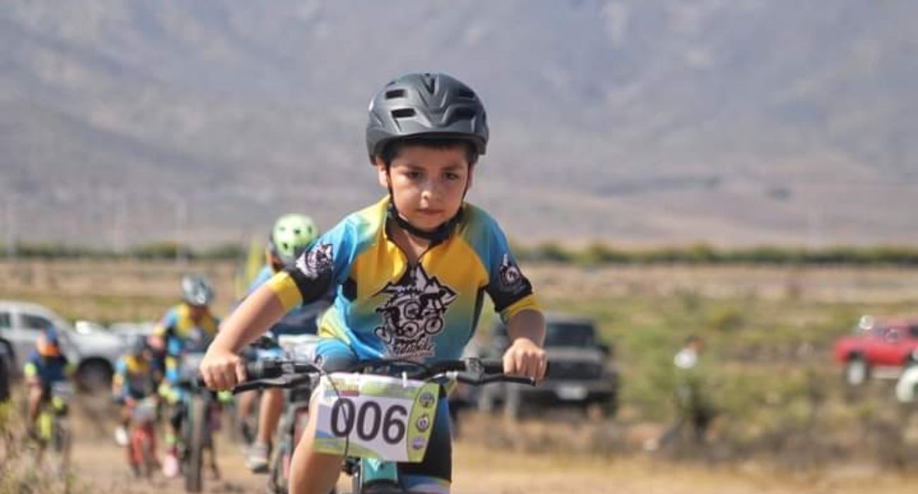 Sebastian combina su pasión por la música con actividades deportivas.