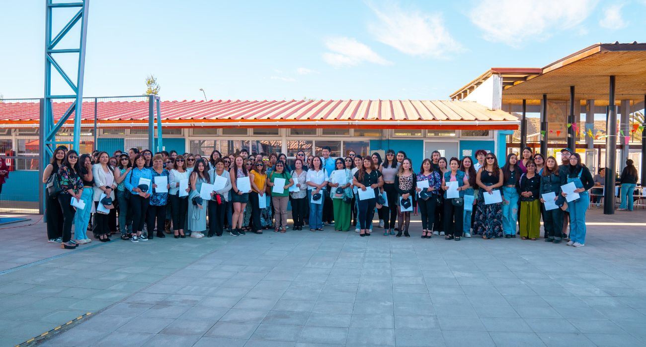 Estudiantes reciben Beca Futuro Andacollo 2024