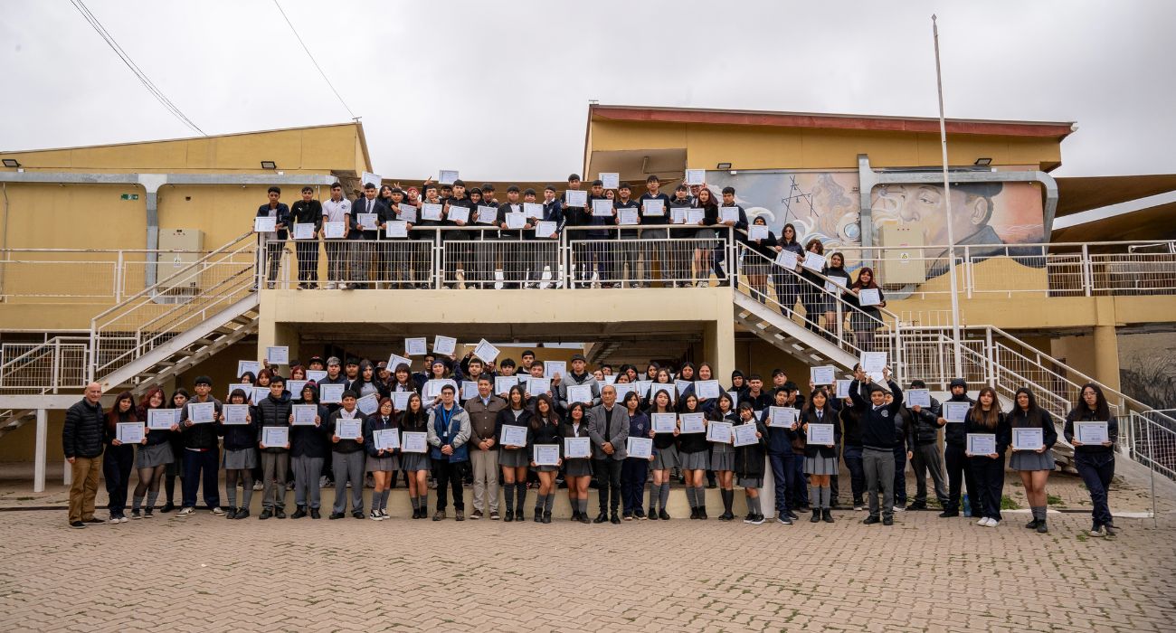 Certifican a estudiantes del Colegio Pablo Neruda en cursos impulsados por Teck CDA y SENCE