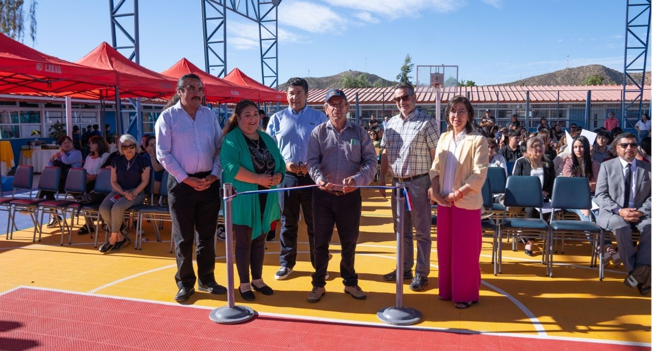 Inauguran mejoramientos en multicancha de la escuela Luis Cruz Martínez