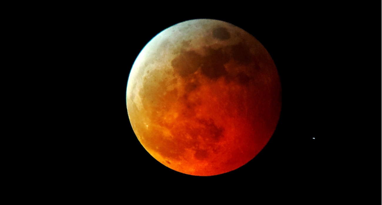 La “Luna de sangre” cautivó a los amantes de la astronomía en observatorio Collowara