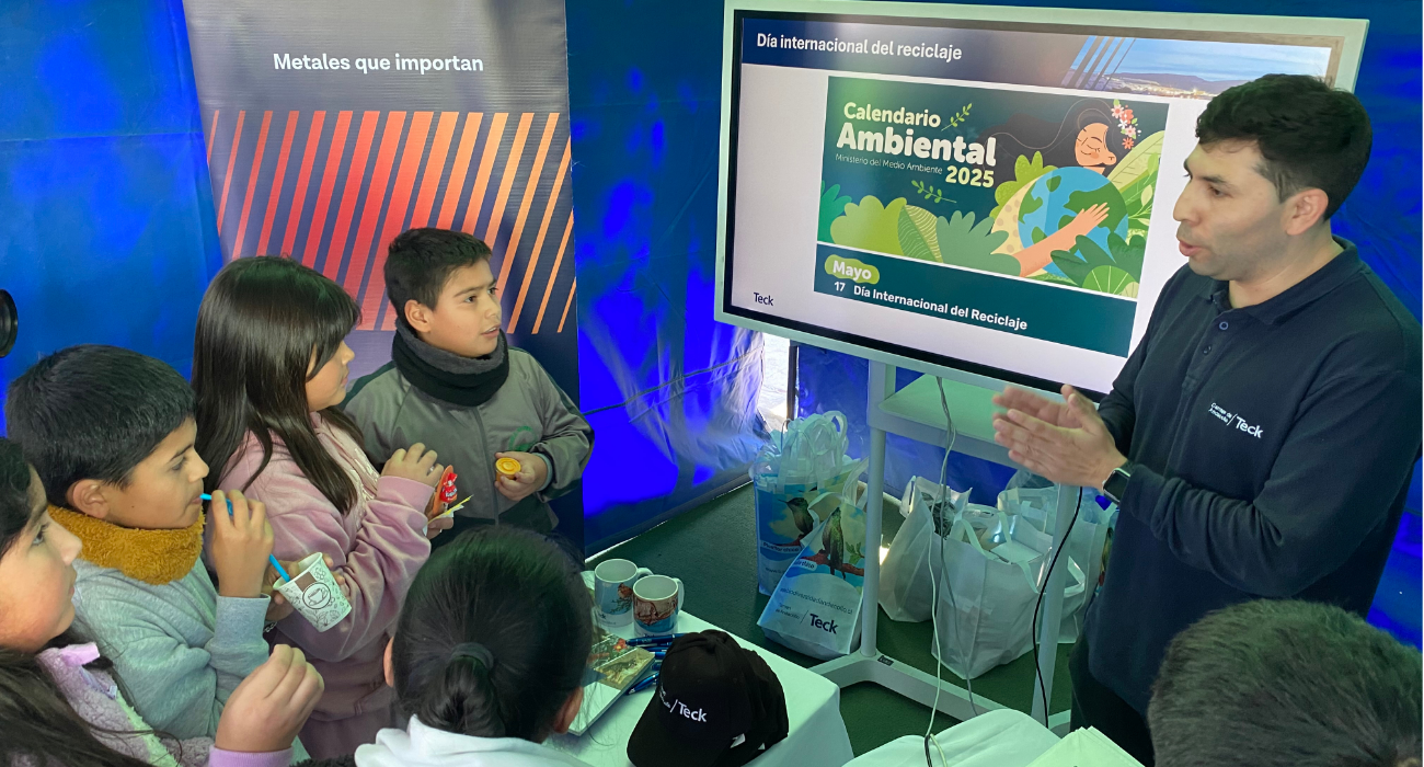 Escuela Patricio Lynch celebró día de la tierra y el reciclaje