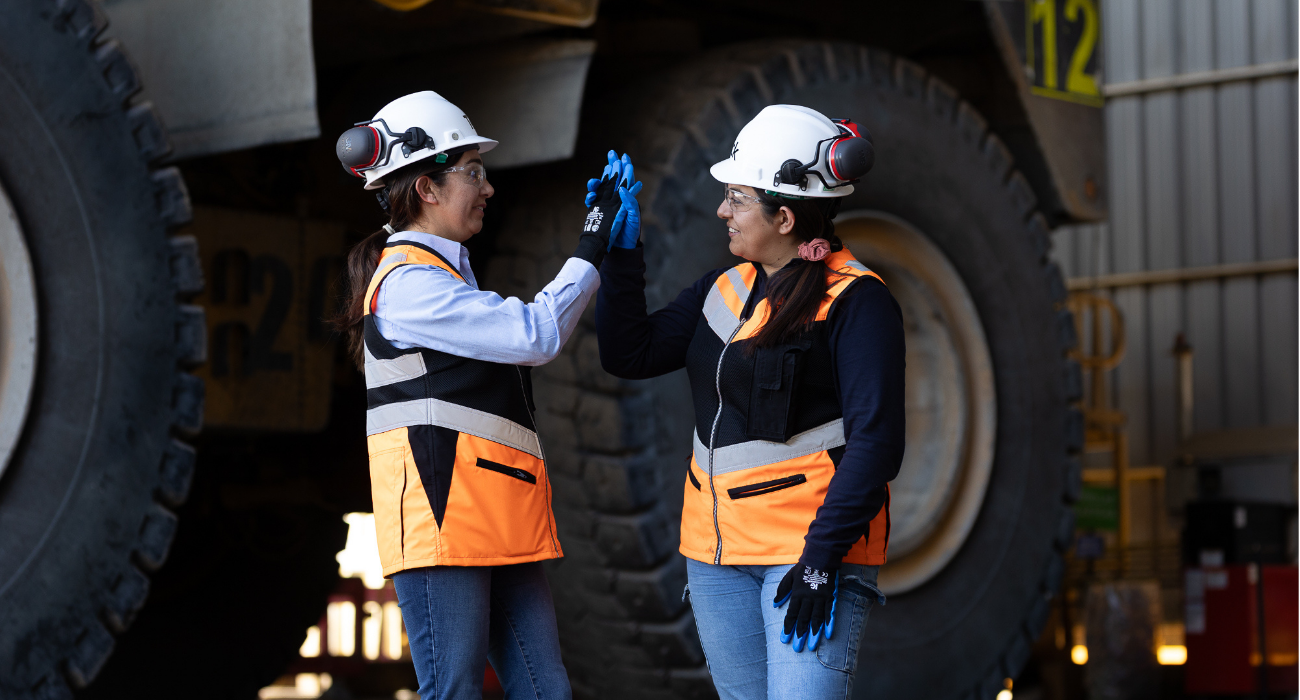 Mujeres desafían estereotipos y se abren camino en la industria minera