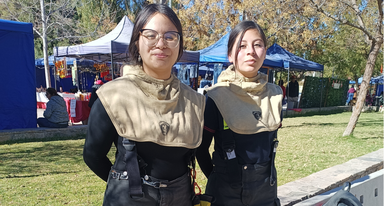 Bautizo de cadetes: Ser voluntaria de bomberos está en el ADN de la familia