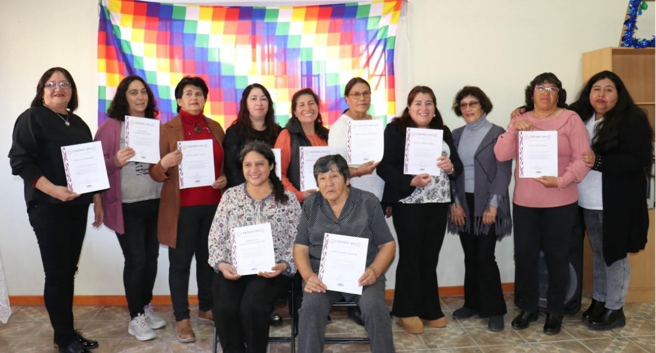 Cullu Anta: 15 mujeres aprendieron tejido mapuche